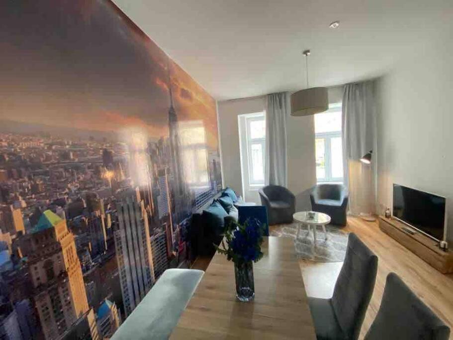 The Big Apple In Apartment