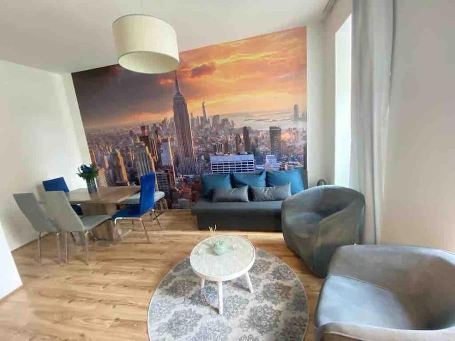 The Big Apple In Apartment *